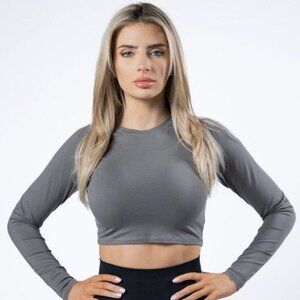 Alphalete Evo Long Sleeve Crop Top in Stone Grey Size L